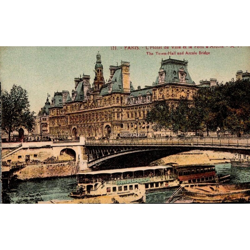 Carte postale ancienne de Paris montrant l'Hôtel de Ville, le pont d'Arcole et un bateau sur la Seine