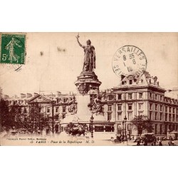 Carte postale ancienne de la place de la République à Paris avec le Monument à la République, voyagée en 1918
