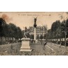 Carte postale ancienne du square d'Anvers à Paris avec le monument à Denis Diderot et le Sacré-Cœur en arrière-plan