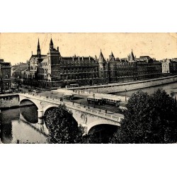 Carte postale ancienne du pont au Change et de la Conciergerie à Paris avec autobus, voyagée en 1937