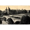 Carte postale ancienne du pont au Change et de la Conciergerie à Paris avec autobus, voyagée en 1937