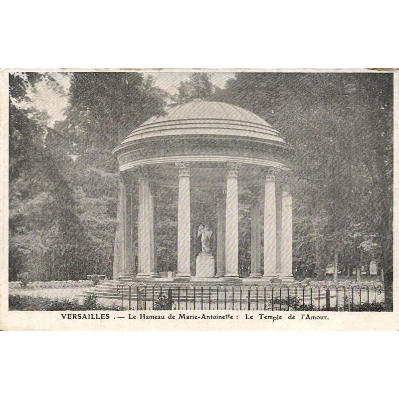 Carte postale ancienne du Temple de l'Amour au Hameau de Marie-Antoinette à Versailles.
