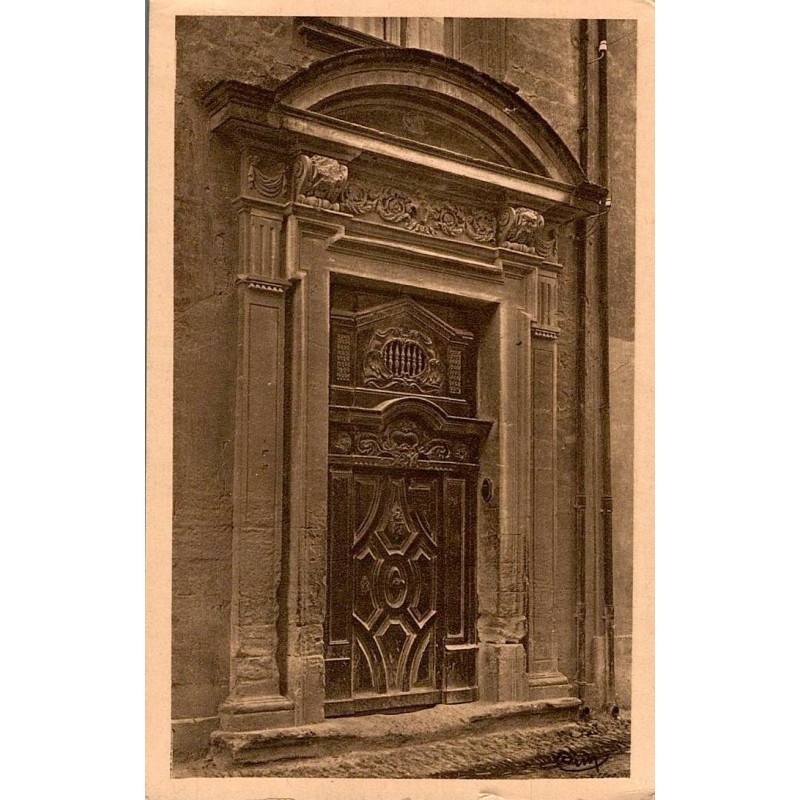 Carte postale ancienne Villeneuve-lès-Avignon porte de l’ancien palais du cardinal Pierre de Luxembourg Gard