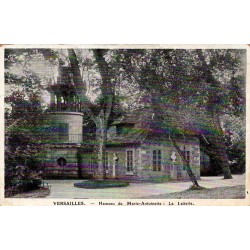 Carte postale ancienne montrant la Laiterie du Hameau de Marie-Antoinette à Versailles.