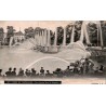 Carte postale ancienne des Grandes Eaux de Neptune dans le parc du château de Versailles avec de nombreux visiteurs.
