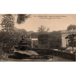 Carte postale ancienne du Grand Trianon à Versailles représentant le groupe en plomb La Coquille.