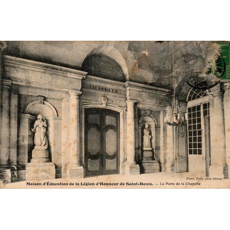 Carte postale ancienne de la porte de la chapelle de la Maison d'Éducation de la Légion d'Honneur à Saint-Denis.