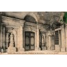 Carte postale ancienne de la porte de la chapelle de la Maison d'Éducation de la Légion d'Honneur à Saint-Denis.