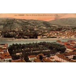 Carte postale ancienne de Vienne montrant la Place des Allobroges, le Champ-de-Mars et le Jardin de Ville.