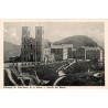 Carte postale ancienne du sanctuaire Notre-Dame de La Salette montrant l'arrivée des mulets devant la basilique.