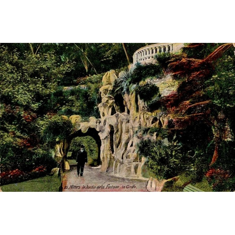 15 - NÎMES - Le Jardin de la Fontaine, la Grotte