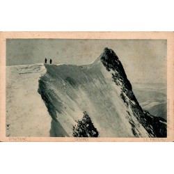 Carte postale ancienne du Rateau en Oisans montrant deux alpinistes sur la crête enneigée.