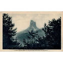 Carte postale ancienne du Mont Aiguille vu depuis les environs de Monestier-de-Clermont en Isère