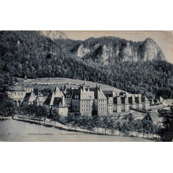 Carte postale ancienne de la Grande-Chartreuse avec vue d'ensemble du couvent en Isère
