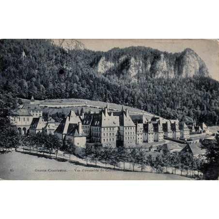 Carte postale ancienne de la Grande-Chartreuse avec vue d'ensemble du couvent en Isère