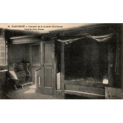 Carte postale ancienne montrant la cellule d'un moine au couvent de la Grande-Chartreuse en Isère