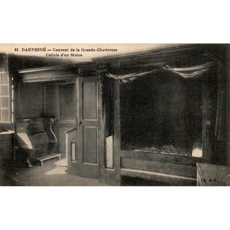 Carte postale ancienne montrant la cellule d'un moine au couvent de la Grande-Chartreuse en Isère