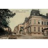 Carte postale ancienne de la rue Victor-Hugo à Vienne avec la Caisse d'Épargne et la Poste
