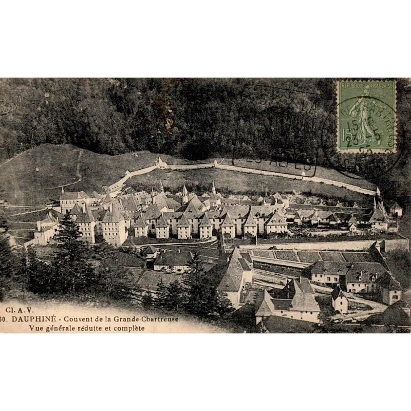 Carte postale ancienne du couvent de la Grande-Chartreuse avec vue générale du monastère en Isère