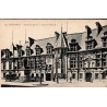 Carte postale ancienne de Grenoble représentant le Palais de Justice et la statue de Bayard
