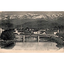Carte postale ancienne de Grenoble avec le pont de la Porte de France et la chaîne des Alpes enneigées