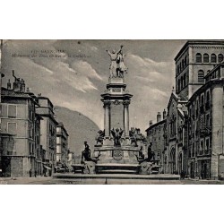 Carte postale ancienne de Grenoble montrant le Monument des Trois Ordres et la cathédrale Notre-Dame